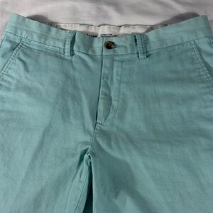 Old Navy mens mint green Ultimate Slim flat front 9.5" chino shorts - size 32